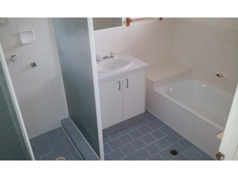 2/16 Stephanie Court, Labrador QLD 4215