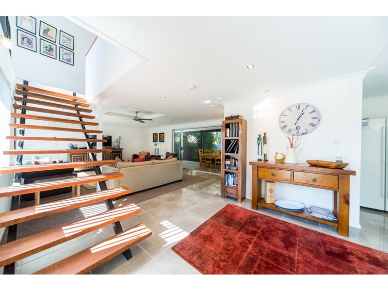 71 Nalkari Street, Coombabah QLD 4216