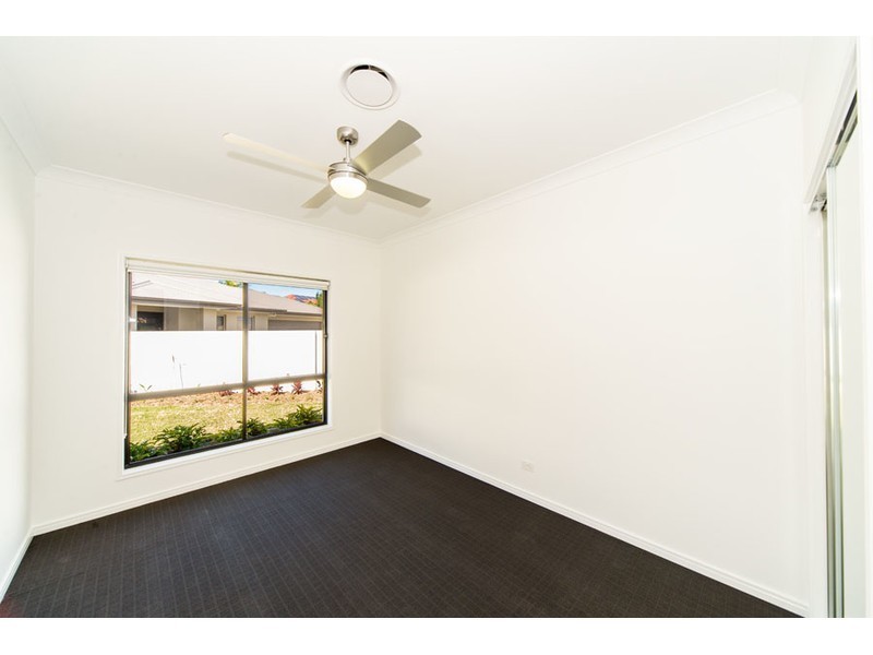 26 Waterside Esplande, Helensvale QLD 4212