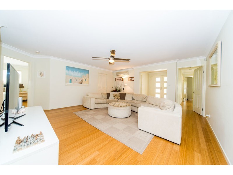 102/19 Santa Barbara Road, Hope Island QLD 4212