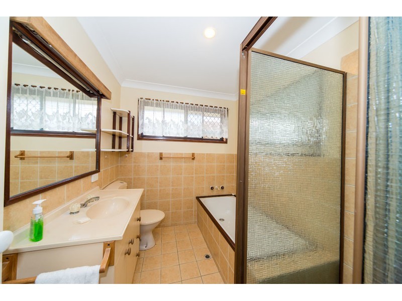 136 Olsen Avenue, Arundel QLD 4214