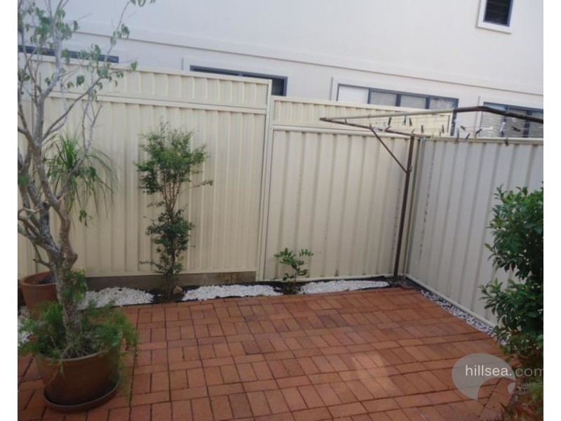 2/43 Errol Avenue, Paradise Point QLD 4216