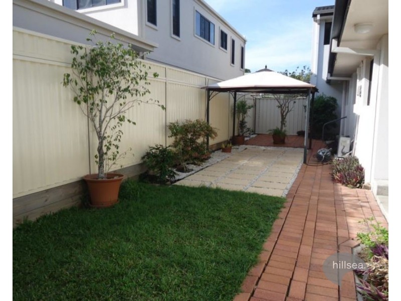 2/43 Errol Avenue, Paradise Point QLD 4216