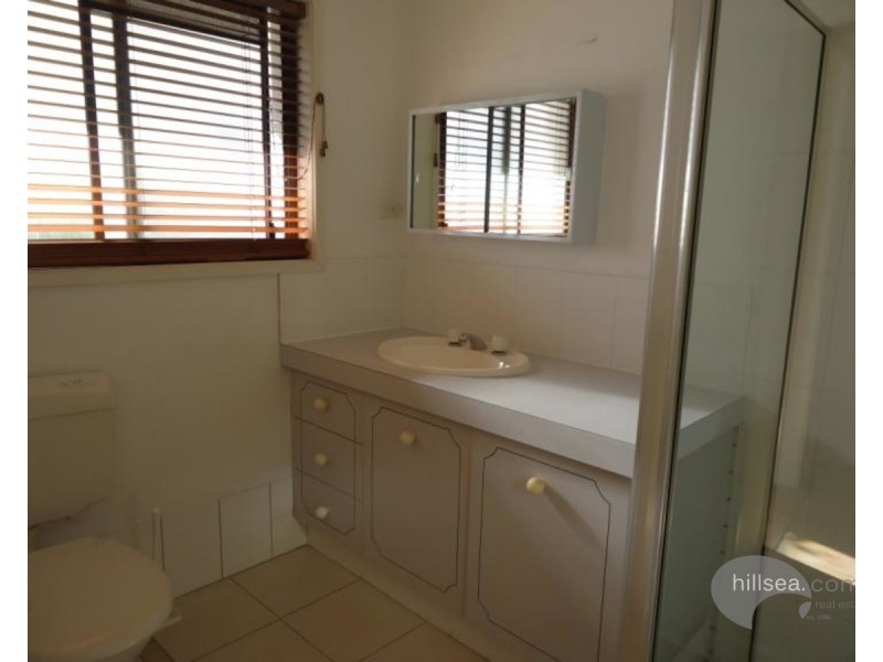 2/43 Errol Avenue, Paradise Point QLD 4216
