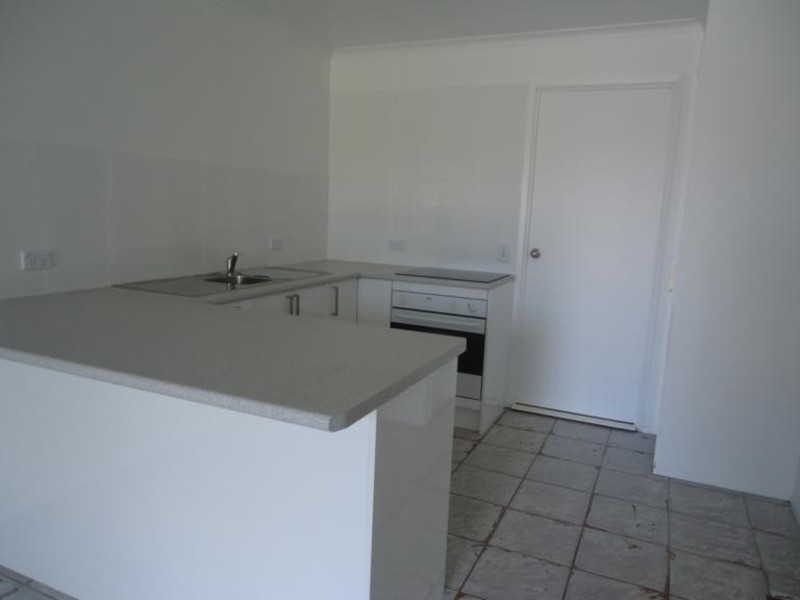 2/44 McMillan Street, Labrador QLD 4215