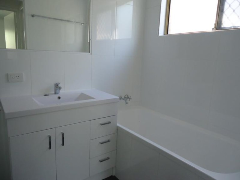 2/44 McMillan Street, Labrador QLD 4215