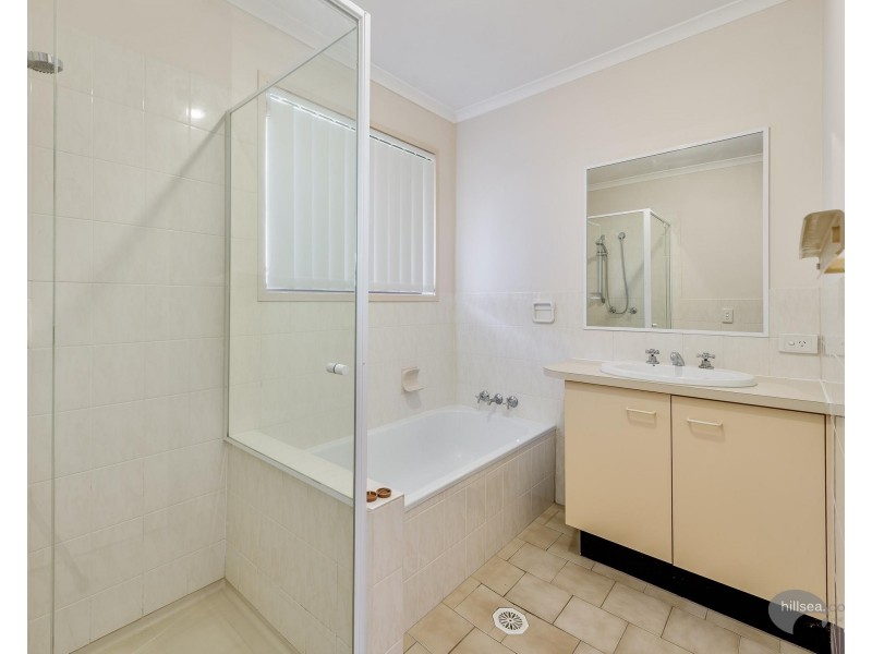 2/5 Hentdale Court, Labrador QLD 4215