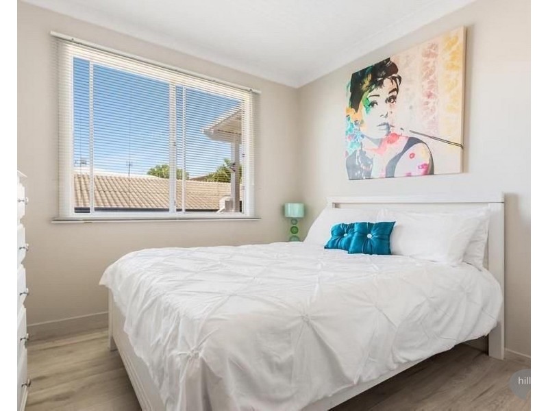 27 Bruce Avenue, Paradise Point QLD 4216