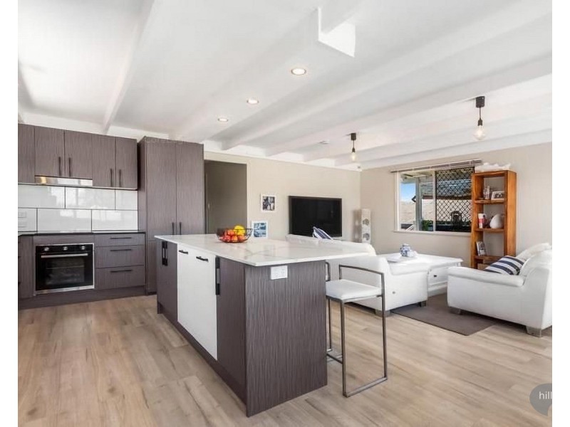 27 Bruce Avenue, Paradise Point QLD 4216