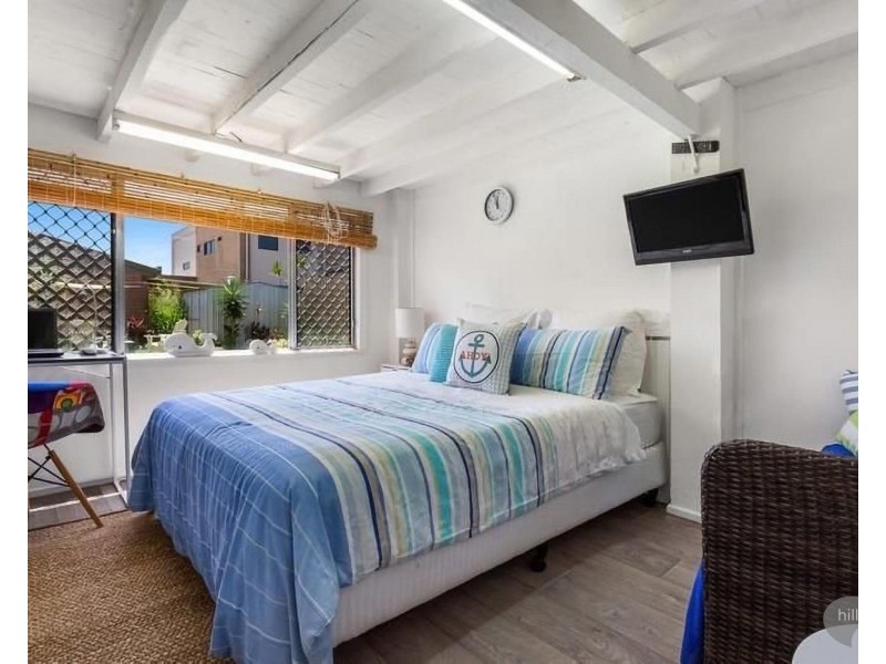 27 Bruce Avenue, Paradise Point QLD 4216