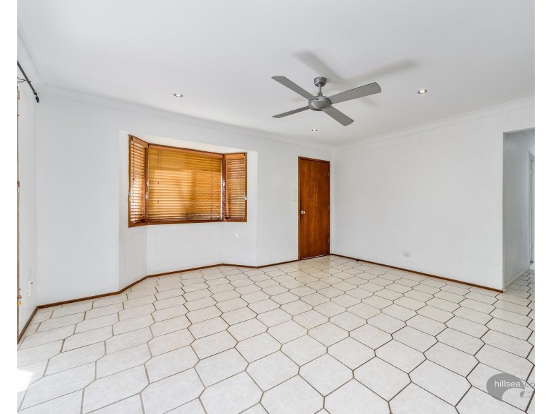 1/5 Davebill Court, Labrador QLD 4215
