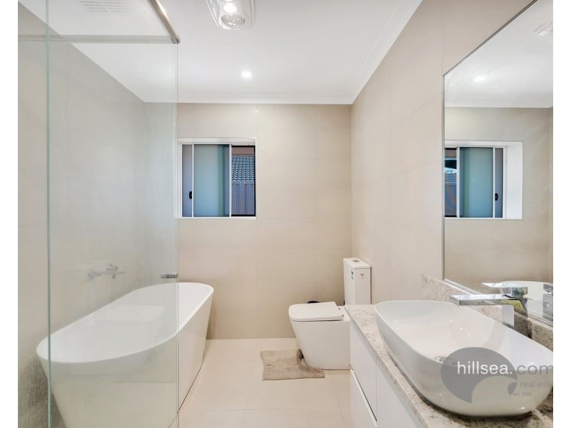 36 Sundown Drive, Paradise Point QLD 4216