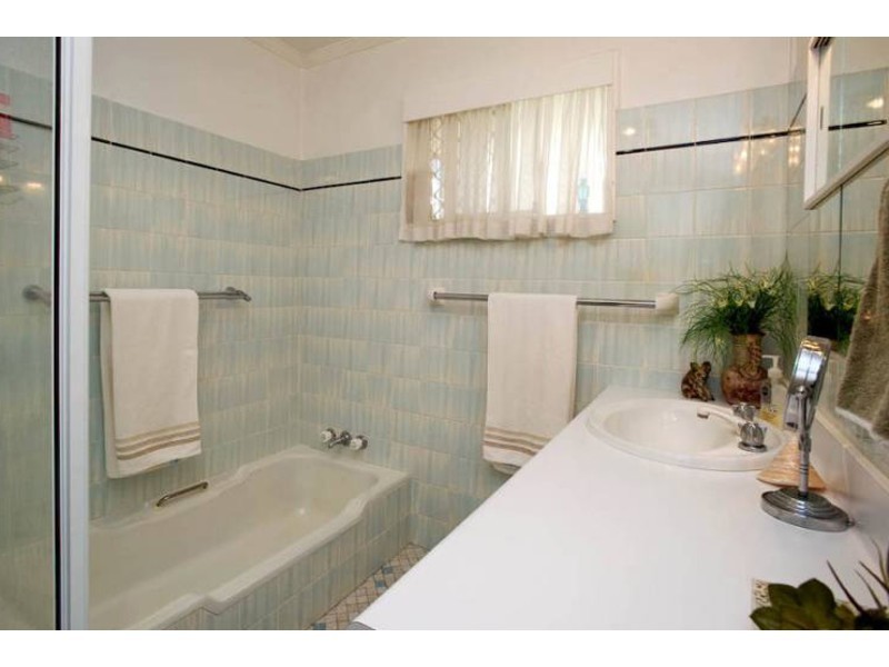 108 The Esplanade, Paradise Point QLD 4216