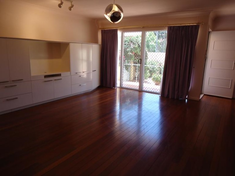 1/18 Proud Street, Labrador QLD 4215
