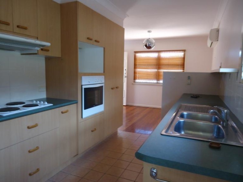 1/18 Proud Street, Labrador QLD 4215
