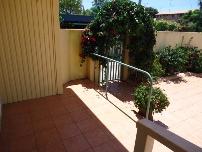 1/18 Proud Street, Labrador QLD 4215