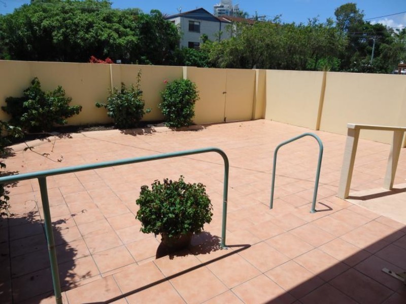 1/18 Proud Street, Labrador QLD 4215