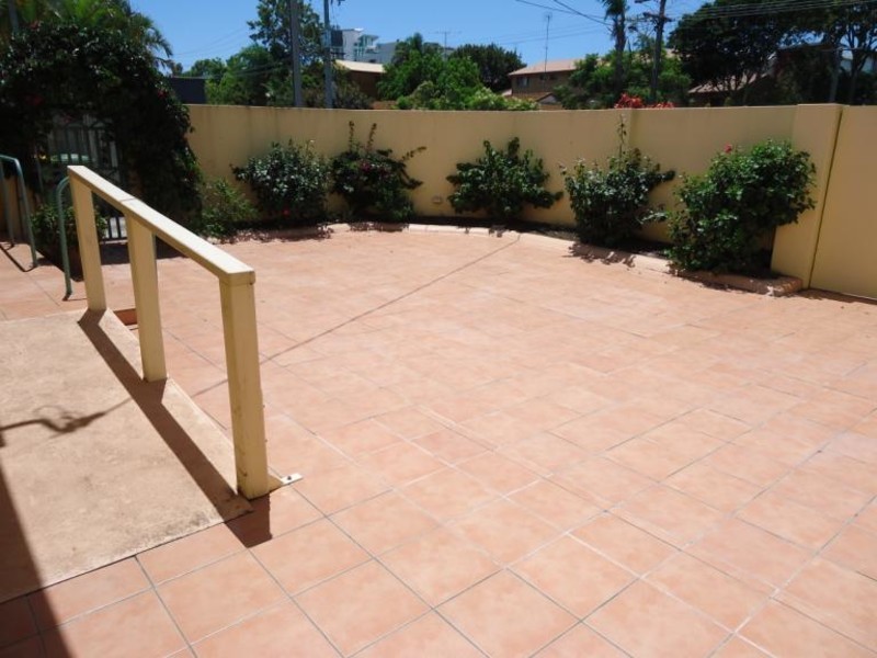 1/18 Proud Street, Labrador QLD 4215