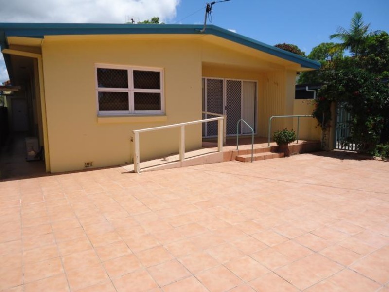 1/18 Proud Street, Labrador QLD 4215