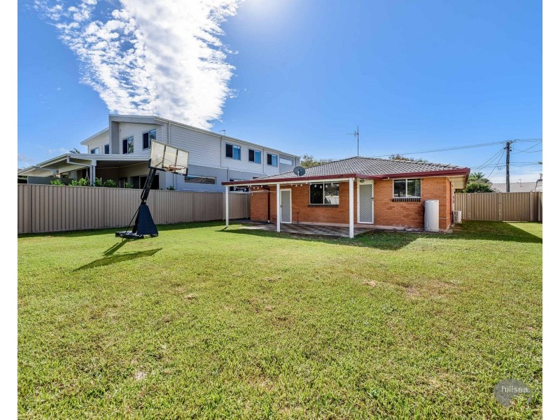 16 Muscovey Avenue, Paradise Point QLD 4216