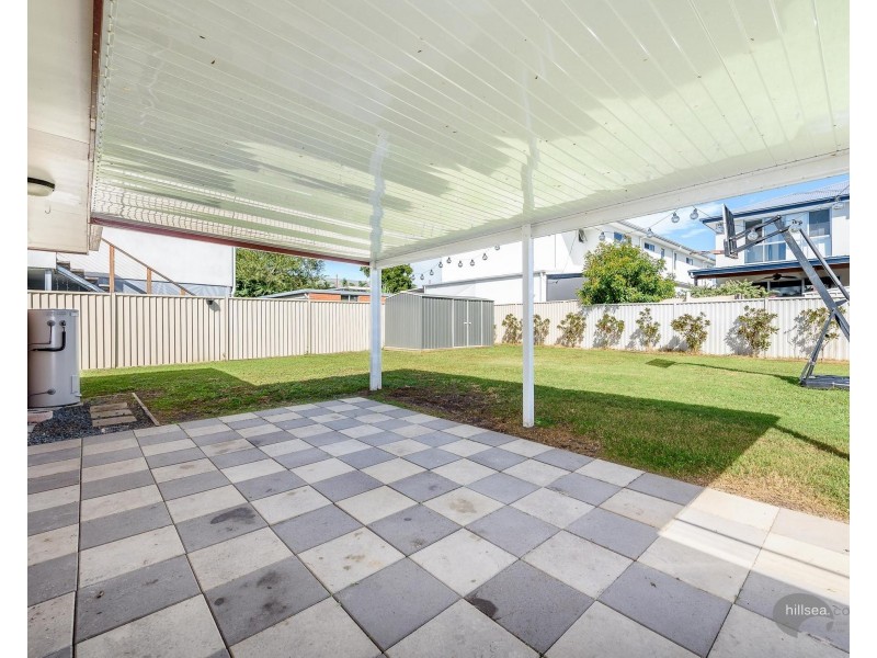 16 Muscovey Avenue, Paradise Point QLD 4216