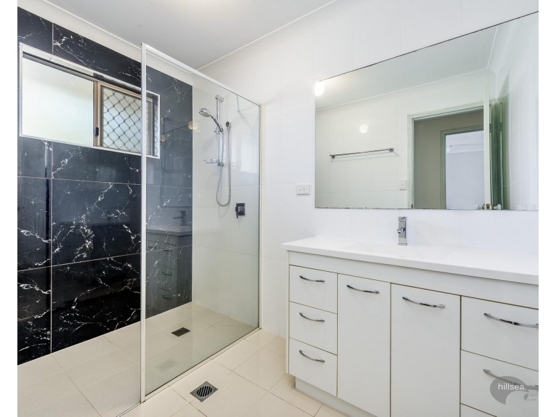 1/4 Stephanie Court, Labrador QLD 4215