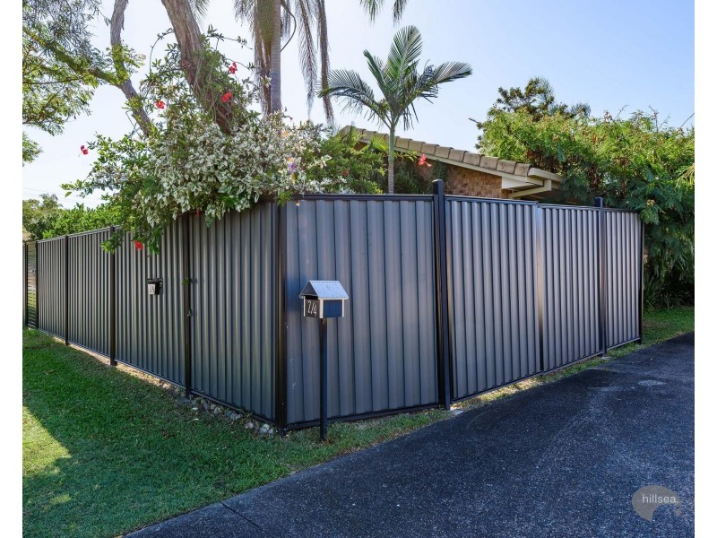 1/4 Stephanie Court, Labrador QLD 4215