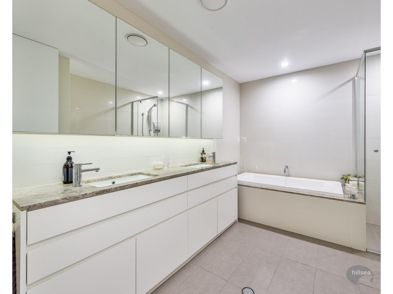 4202/2 Sunset Avenue, Paradise Point QLD 4216