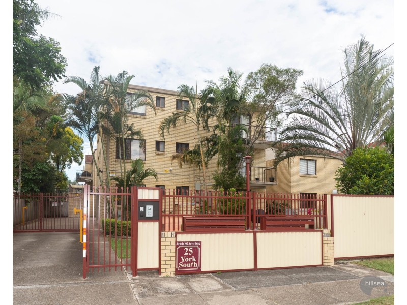 17/25 Ahern Street, Labrador QLD 4215