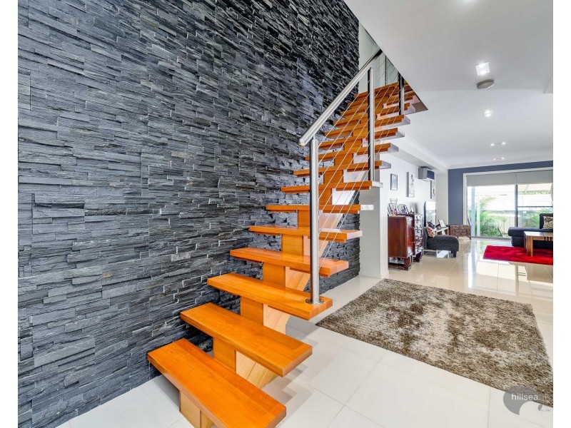 2/4 Donald Avenue, Paradise Point QLD 4216