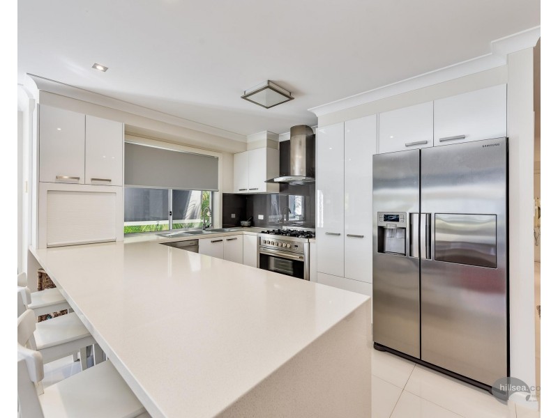 2/4 Donald Avenue, Paradise Point QLD 4216