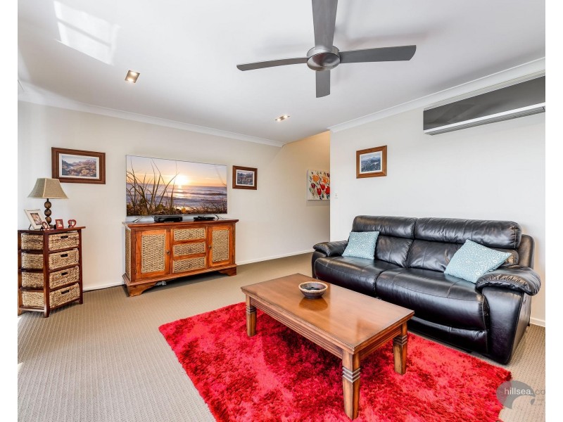 2/4 Donald Avenue, Paradise Point QLD 4216