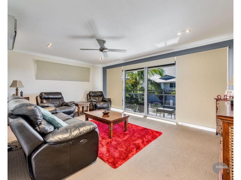 2/4 Donald Avenue, Paradise Point QLD 4216