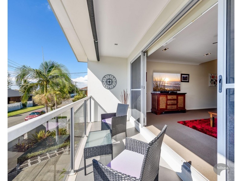 2/4 Donald Avenue, Paradise Point QLD 4216