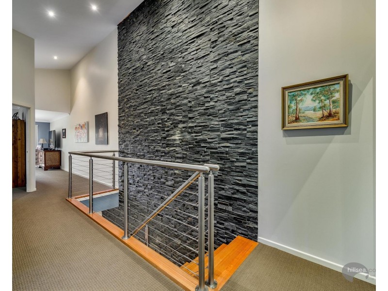 2/4 Donald Avenue, Paradise Point QLD 4216