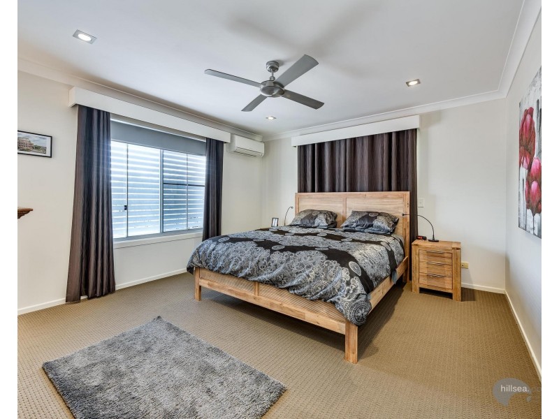 2/4 Donald Avenue, Paradise Point QLD 4216