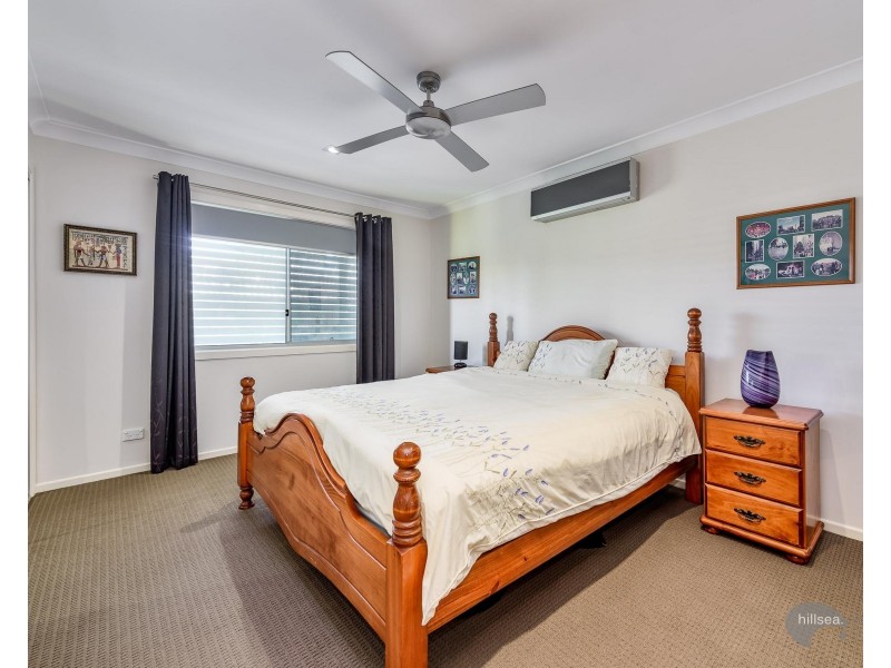 2/4 Donald Avenue, Paradise Point QLD 4216