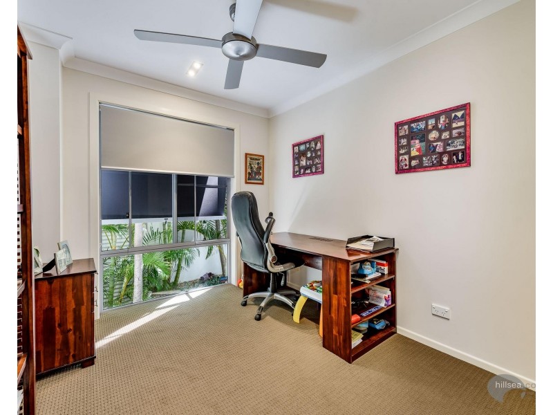 2/4 Donald Avenue, Paradise Point QLD 4216