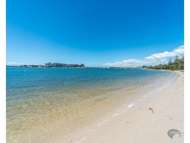 2/4 Donald Avenue, Paradise Point QLD 4216