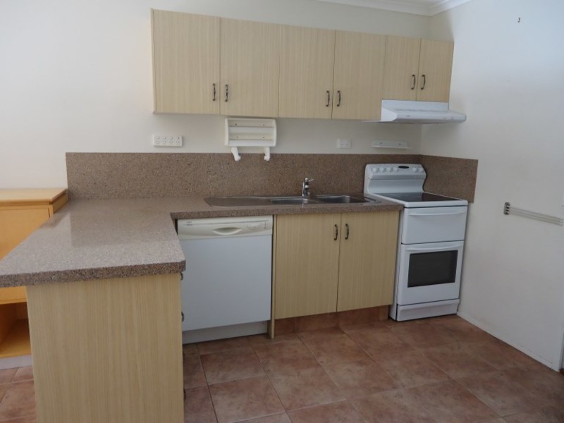 2/204 Olsen Avenue, Arundel QLD 4214