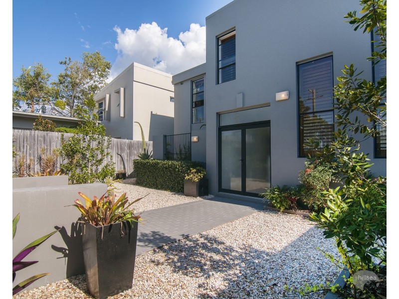 1/10 Thrush Avenue, Paradise Point QLD 4216