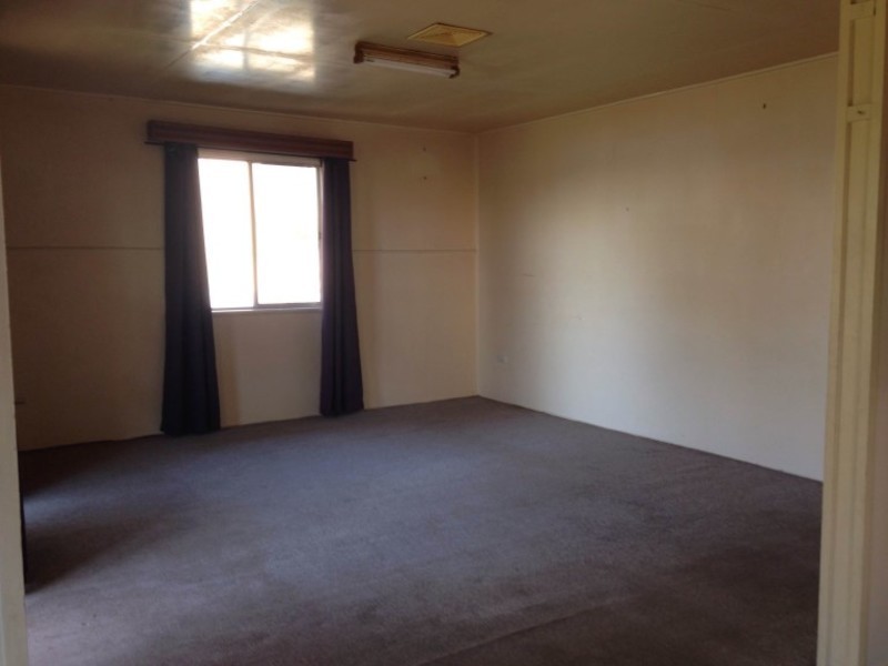 39 The Esplanade, Coombabah QLD 4216