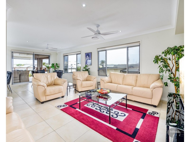8 Benetti Crescent, Hope Island QLD 4212