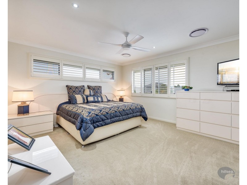 8 Benetti Crescent, Hope Island QLD 4212