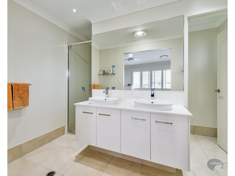 8 Benetti Crescent, Hope Island QLD 4212