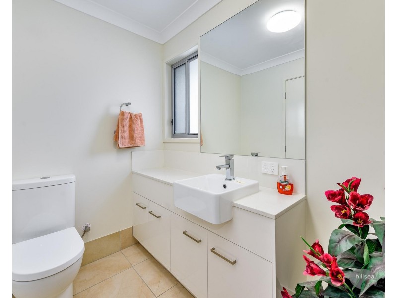 8 Benetti Crescent, Hope Island QLD 4212