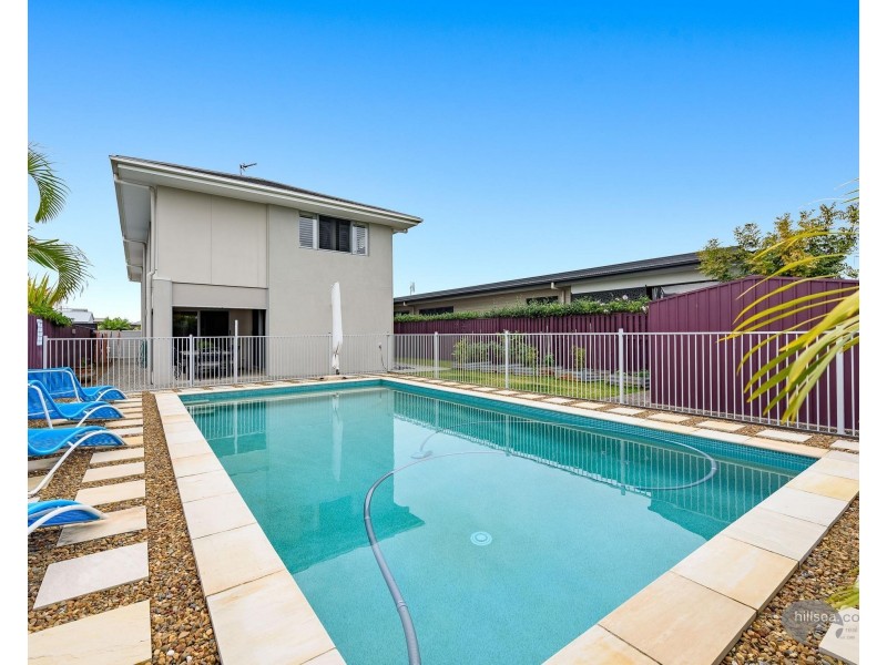 8 Benetti Crescent, Hope Island QLD 4212
