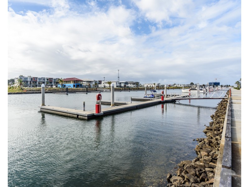 8 Benetti Crescent, Hope Island QLD 4212