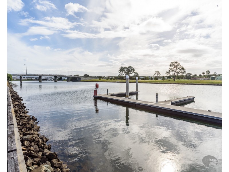 8 Benetti Crescent, Hope Island QLD 4212