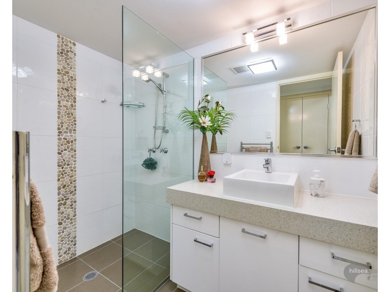 1/29 Eider Avenue, Paradise Point QLD 4216